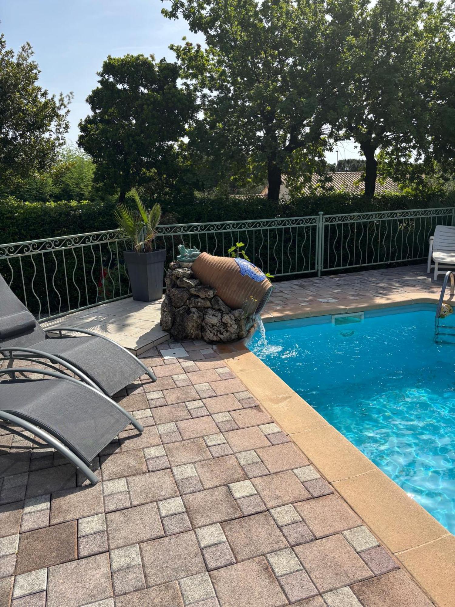La Cigaliere 1 Charmant T1 Bis Avec Terrasse Dans Villa Sollies-Ville Eksteriør billede